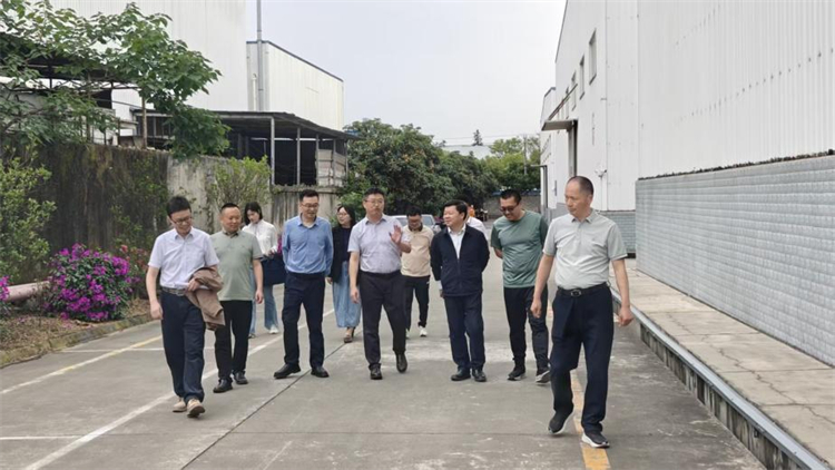 省供銷社黨組副書記、監(jiān)事會主任朱云赴龍泉調研省棉麻集團倉儲服務工作